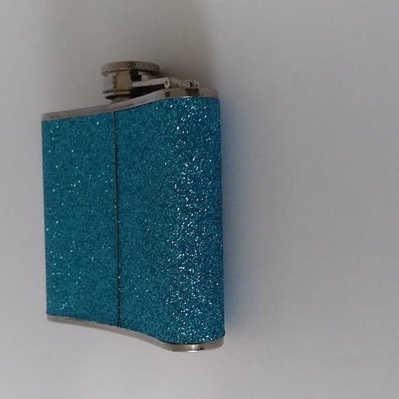 Bellagio Las Vegas Glam Flask - Picture 7 of 7